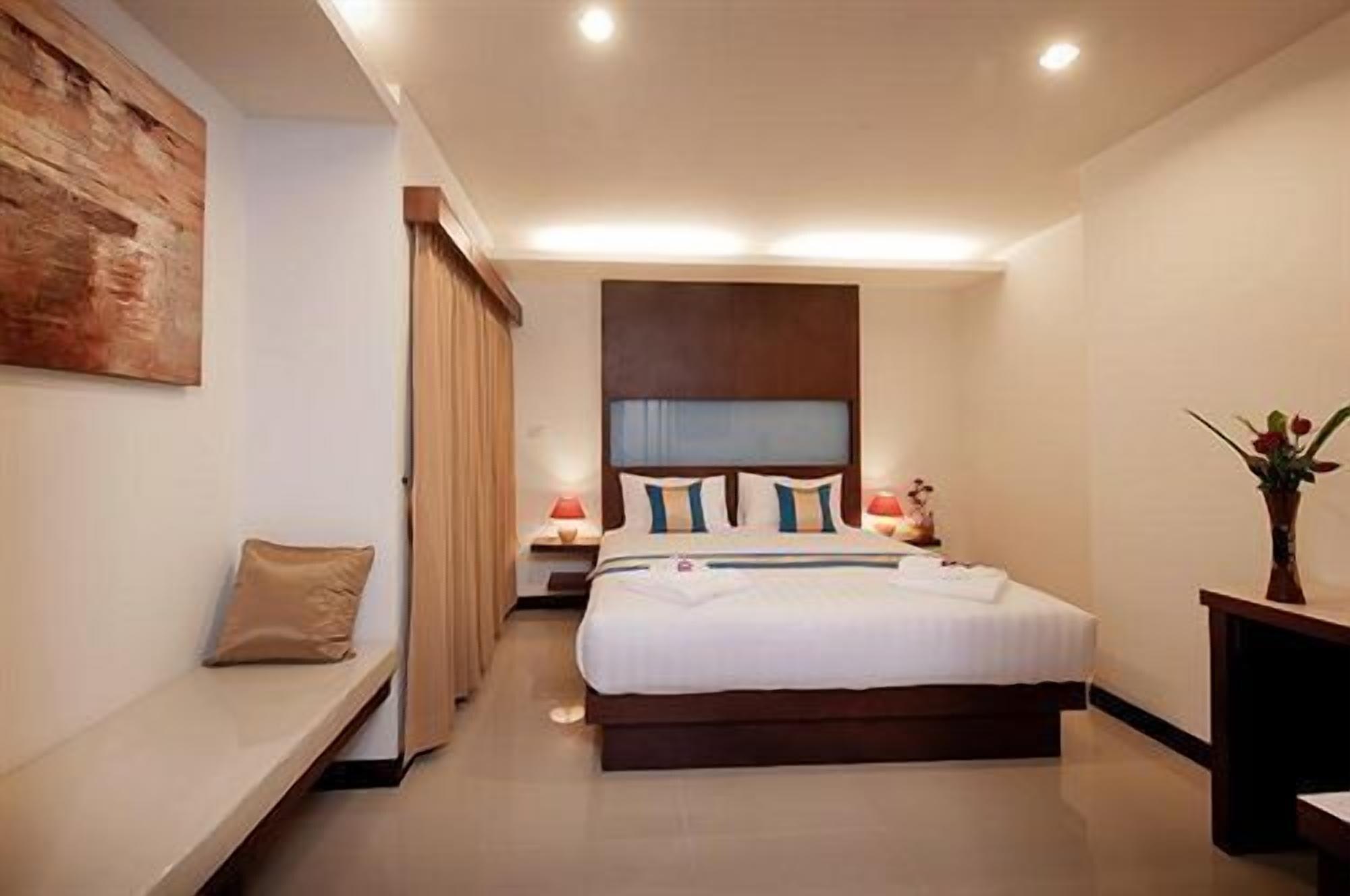 Tuana Blue Sky Patong Hotel Luaran gambar
